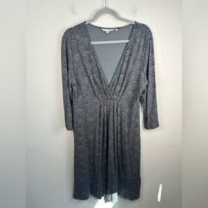 Boden Floaty 3/4 Sleeve V-neck Gray Geometric Print Jersey Knit Dress size 16